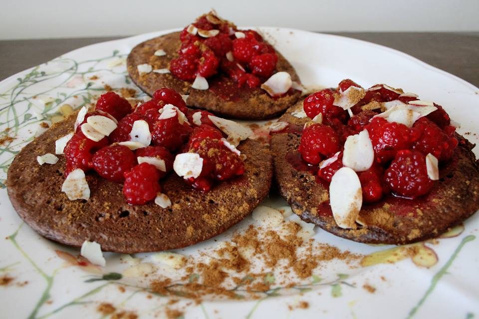 czekoladowe placuszki z malinami