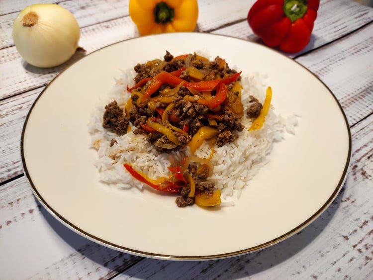 Wołowina z ryżem po chińsku